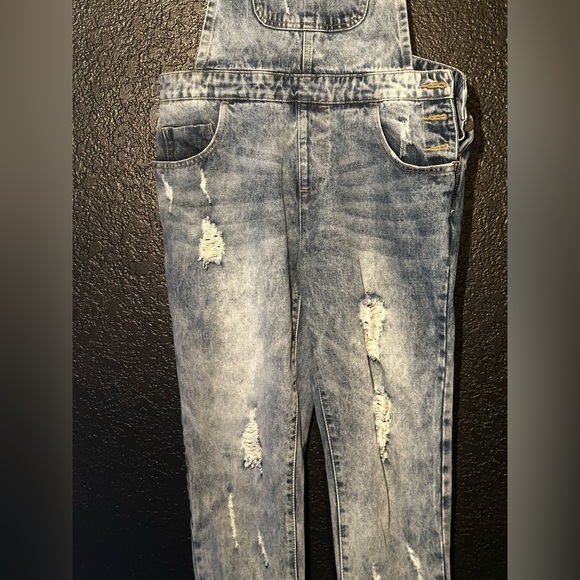 Woman’s Medium Forever 21 Overalls- stonewashed style -new - Picture 3 of 9